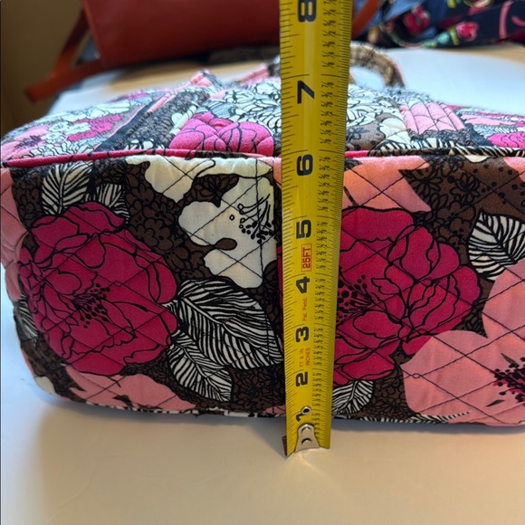 Like new Vera Bradley Floral Fabric Shoulder Bag Lightweight & Washable! - Picture 9 of 17